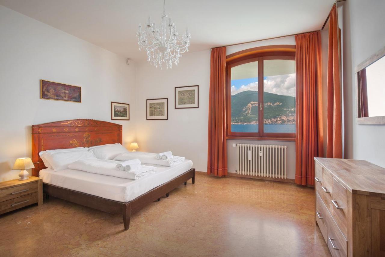 Villa Francesca-Grande Appartamento In Riva Al Lago เบรนโซเน ซูล การ์ดา ภายนอก รูปภาพ