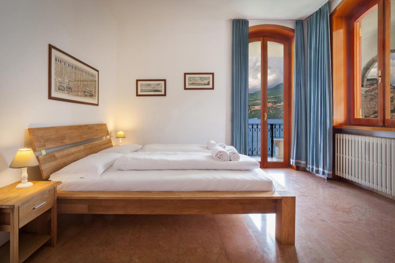Villa Francesca-Grande Appartamento In Riva Al Lago เบรนโซเน ซูล การ์ดา ภายนอก รูปภาพ