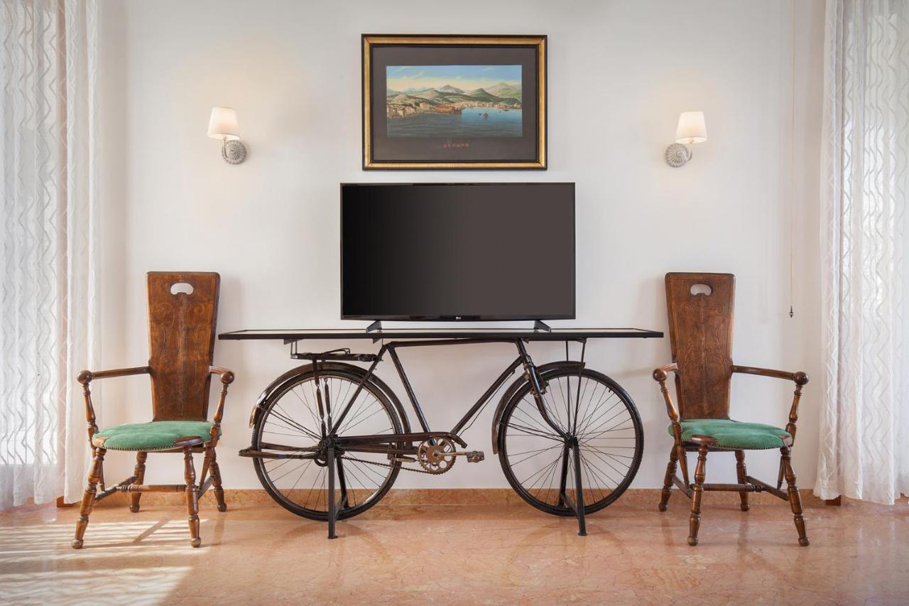 Villa Francesca-Grande Appartamento In Riva Al Lago เบรนโซเน ซูล การ์ดา ภายนอก รูปภาพ